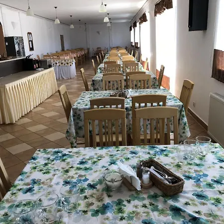 Tasarz Osrodek Wczasowy Alojamento de Acomodação e Pequeno-almoço Rewal