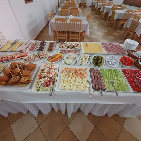 Tasarz Osrodek Wczasowy 住宿加早餐酒店 里沃