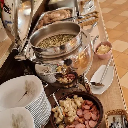 Tasarz Osrodek Wczasowy Alojamento de Acomodação e Pequeno-almoço Rewal