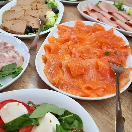 Tasarz Osrodek Wczasowy Alojamento de Acomodação e Pequeno-almoço Rewal