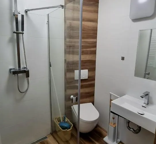 Tasarz Osrodek Wczasowy B&B 레왈