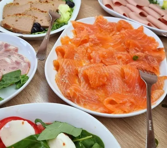 Tasarz Osrodek Wczasowy B&B 레왈